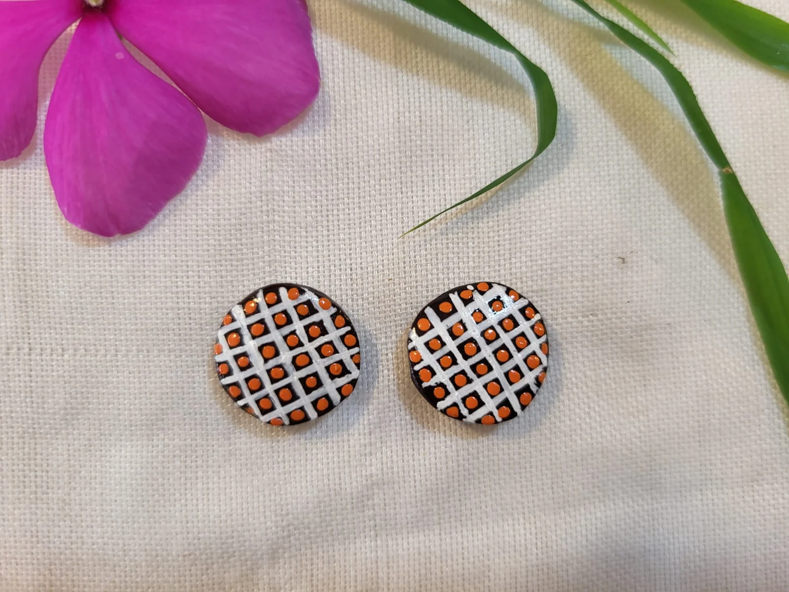 Amber Grid Lattice Stud Earrings – 1 of 1